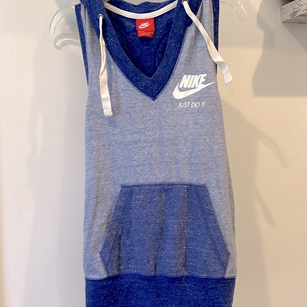 Nike 2-Toned Blue Sleeveless, Racerback & V-Neck Workout Top - Light Soft Cotton